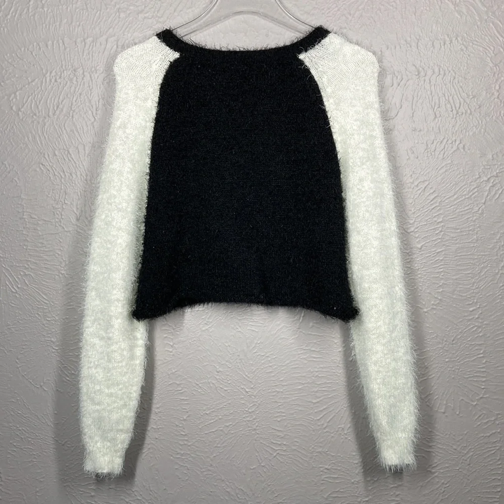 Planet Gold Black & White Long Sleeve Crop Fuzzy Sweater Women's Size Me…